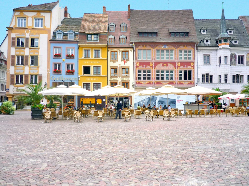 Place-de-la-Reunion-Mulhouse-03-©-French-Moments